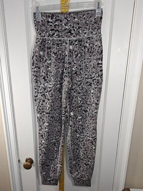 Athleta Salutation Textured Jogger